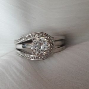 Avon Jewelry - Avon Silver Cubic Zirconia Wedding Ring Set Avon Jewelry - Avon Silver Cubic Zirconia Wedding Ring Set